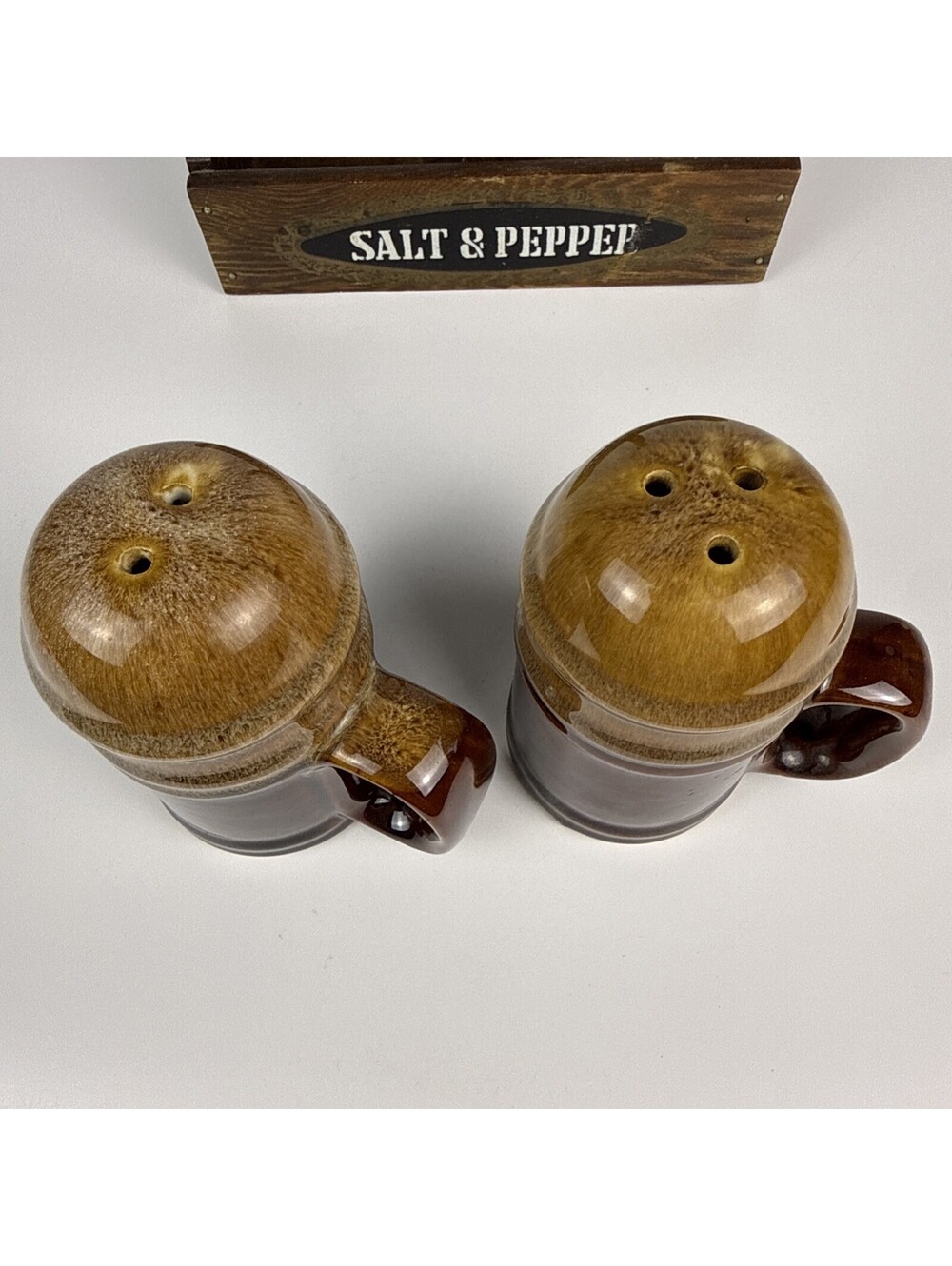 Lucas Gourmet Brown Drip Pottery Salt Pepper Shaker Set Wooden Holder Holder - Picture 7 of 9